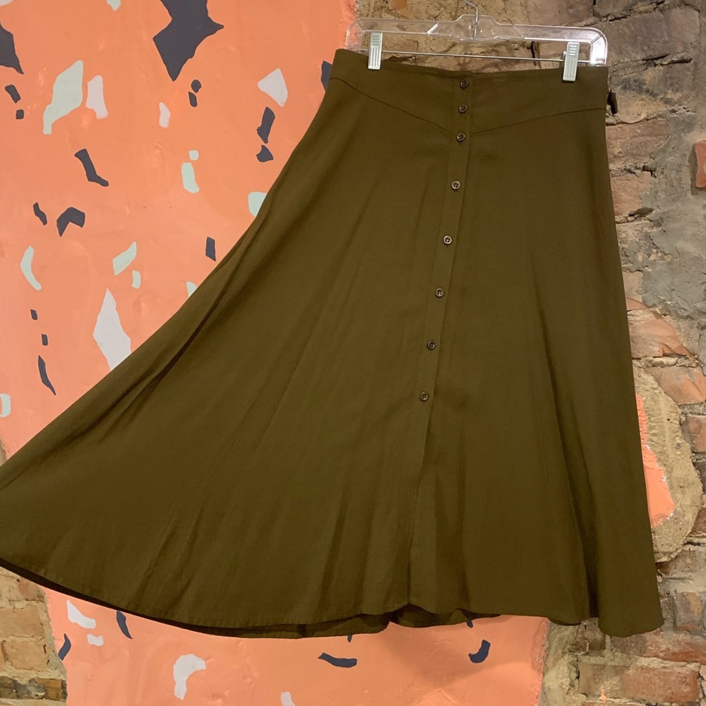 Midi olive green skirt